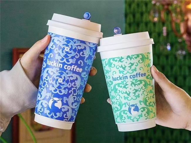 瑞幸轻乳茶单日热卖突破167万杯，三个100标准卷哭奶茶界？